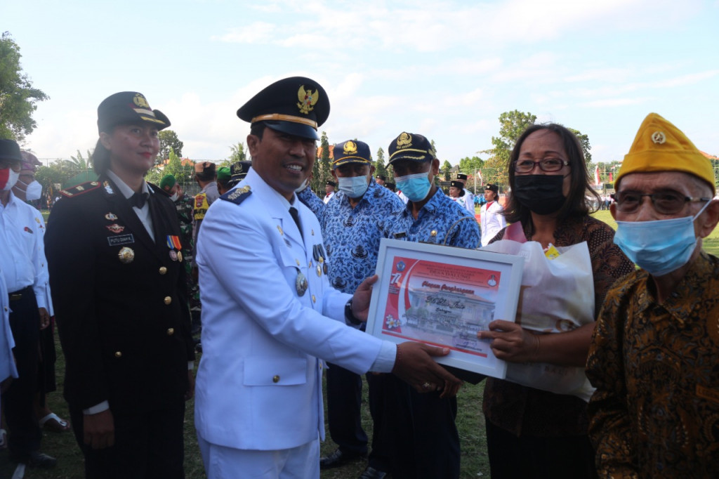 Penyerahan Penghargaan kepada Para Veteran Pejuang Kemerdekaan di Desa Dalung